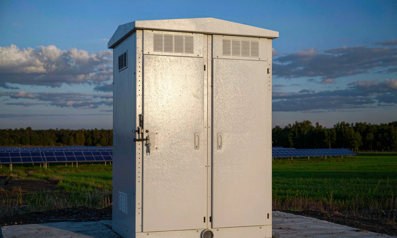 Outdoor Battery Cabinet Installation: Siting, Bases, Fixing and Service