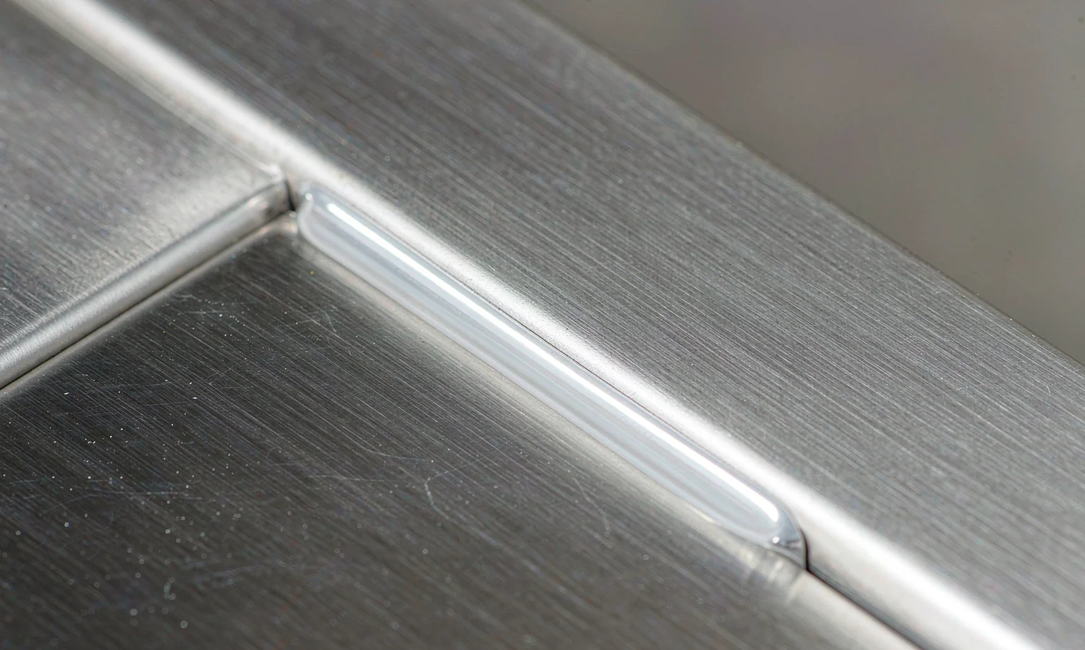 Seamless polished weld seam on a stainless medical enclosure